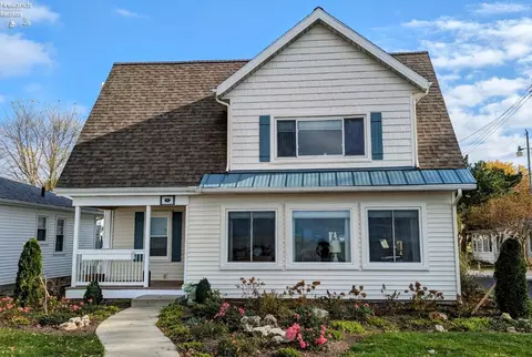 1125 N Byrneal Dr, Port Clinton, OH 43452