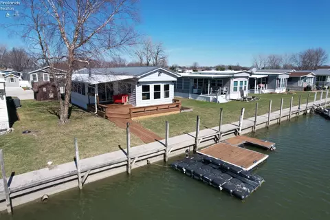 116 N Harbor Crossing Road Rd, Marblehead, OH 43440