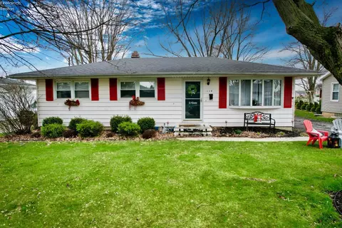 114 Sunset Dr, Bellevue, OH 44811