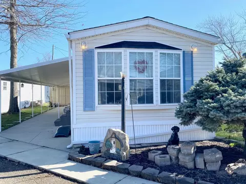 8175 N Shore Blvd #66, Marblehead, OH 43440