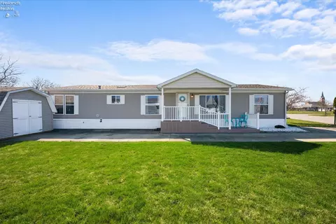 57 E Bass Cir, Marblehead, OH 43440