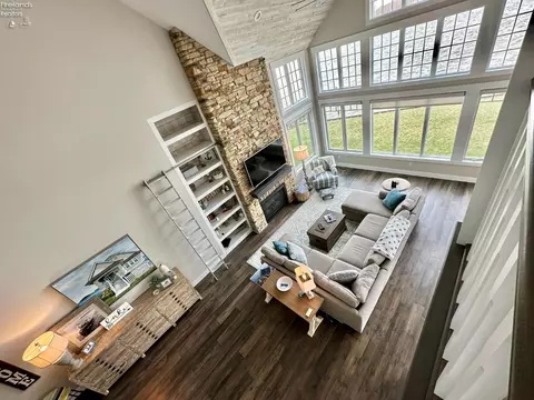 Living - 2135 N Robert St, Marblehead, OH 43440 photo 5 of 10