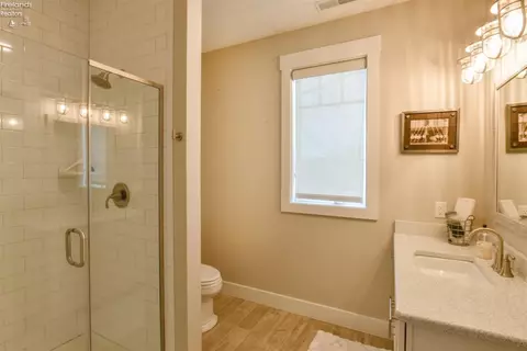 Bath - 2135 N Robert St, Marblehead, OH 43440 photo 12 of 13
