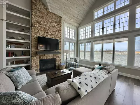Living - 2135 N Robert St, Marblehead, OH 43440 photo 6 of 10