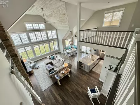 Entry Way - 2135 N Robert St, Marblehead, OH 43440 photo 1 of 5