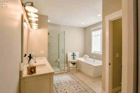 Bath - 2135 N Robert St, Marblehead, OH 43440 photo 9 of 13