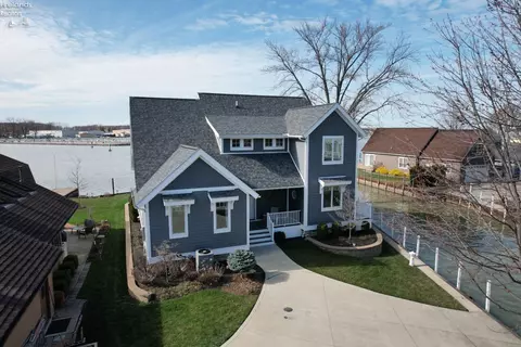 Exterior - 2135 N Robert St, Marblehead, OH 43440 photo 6 of 7