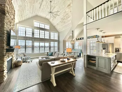 Living - 2135 N Robert St, Marblehead, OH 43440 photo 1 of 10