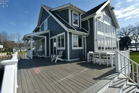 Exterior - 2135 N Robert St, Marblehead, OH 43440 photo 5 of 7