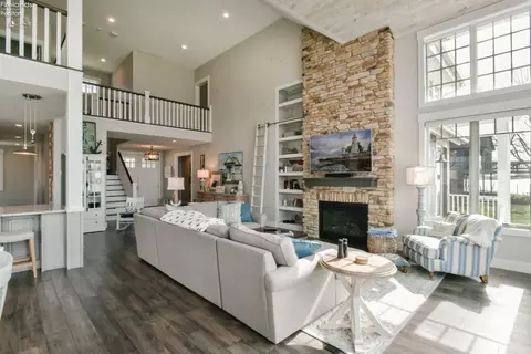 Living - 2135 N Robert St, Marblehead, OH 43440 photo 10 of 10