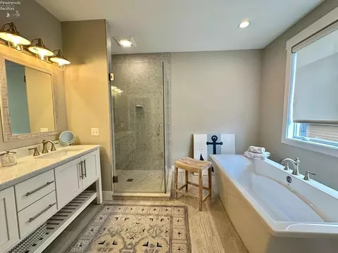 Bath - 2135 N Robert St, Marblehead, OH 43440 photo 2 of 13