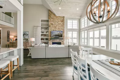 Dining - 2135 N Robert St, Marblehead, OH 43440 photo 3 of 4