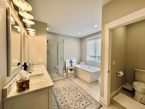 Bath - 2135 N Robert St, Marblehead, OH 43440 photo 1 of 13