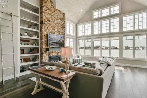 Living - 2135 N Robert St, Marblehead, OH 43440 photo 8 of 10