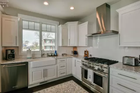 Kitchen - 2135 N Robert St, Marblehead, OH 43440 photo 6 of 7