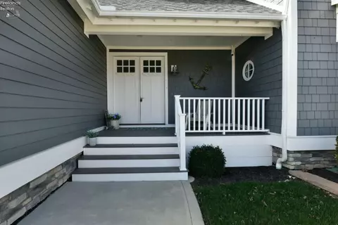 Exterior - 2135 N Robert St, Marblehead, OH 43440 photo 4 of 7