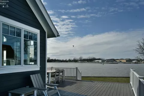 Exterior - 2135 N Robert St, Marblehead, OH 43440 photo 3 of 7