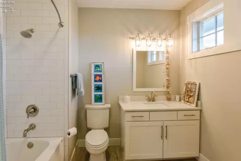 Bath - 2135 N Robert St, Marblehead, OH 43440 photo 13 of 13