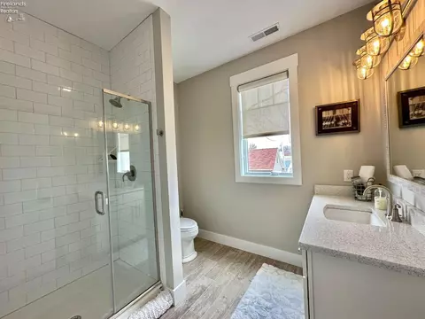 Bath - 2135 N Robert St, Marblehead, OH 43440 photo 6 of 13