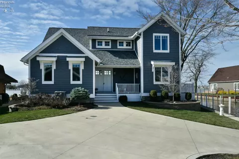 2135 N Robert St, Marblehead, OH 43440