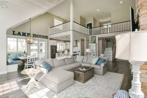 Living - 2135 N Robert St, Marblehead, OH 43440 photo 9 of 10