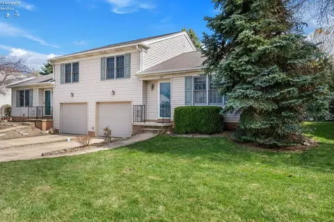 377 N Lighthouse Oval Rd, Marblehead, OH 43440