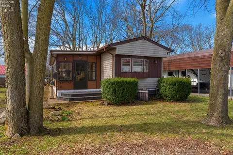 78 N Hidden Beach Rd, Marblehead, OH 43440