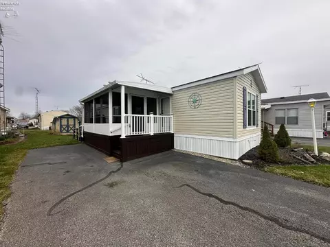 48 King Dr, Marblehead, OH 43440