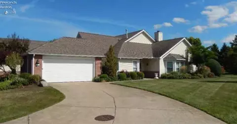 1602 Timber Lake Ln, Sandusky, OH 44870