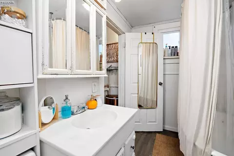 Bath - 33 Walnut St, Norwalk, OH 44857 photo 2 of 3