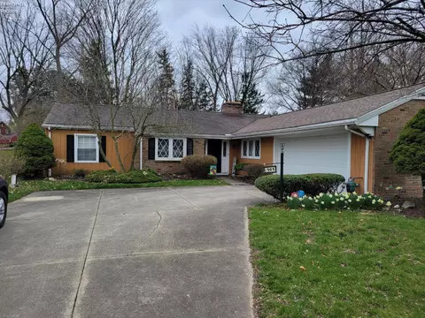 1905 Melody Dr, Fremont, OH 43420