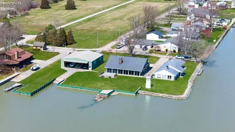 164 S Nancy Dr, Port Clinton, OH 43452