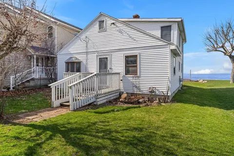 2251 E Sand Rd, Port Clinton, OH 43452