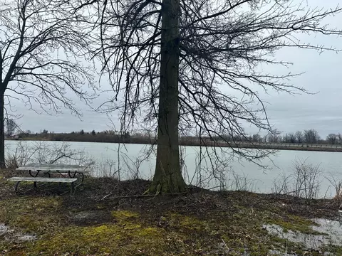 3720 W Lakeshore Dr, Port Clinton, OH 43452