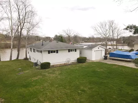 Exterior - 895 Lakeview Dr, Willard, OH 44890 photo 2 of 6