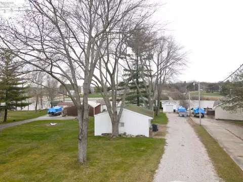 View/Area - 895 Lakeview Dr, Willard, OH 44890 photo 4 of 6