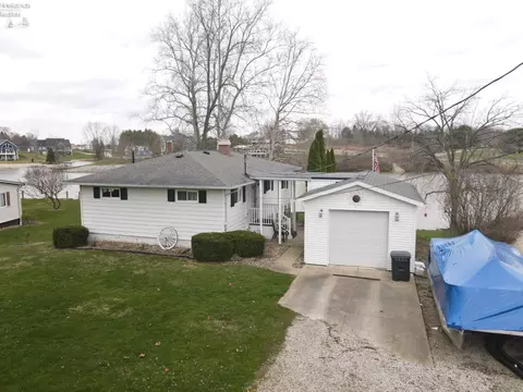 Exterior - 895 Lakeview Dr, Willard, OH 44890 photo 1 of 6