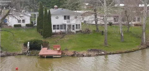 895 Lakeview Dr, Willard, OH 44890