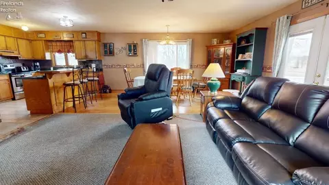 Living - 895 Lakeview Dr, Willard, OH 44890 photo 2 of 2