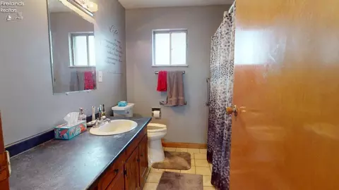 Bath - 895 Lakeview Dr, Willard, OH 44890 photo 1 of 1