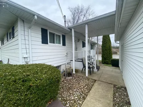 Exterior - 895 Lakeview Dr, Willard, OH 44890 photo 5 of 6