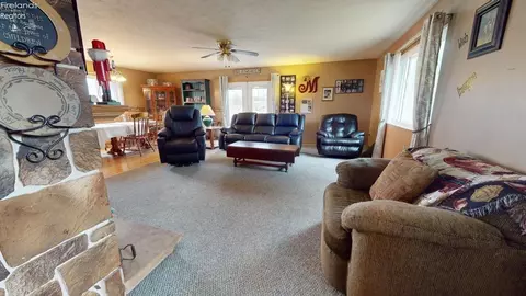 Living - 895 Lakeview Dr, Willard, OH 44890 photo 1 of 2