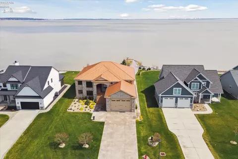 2789 S Waterside Ct, Marblehead, OH 43440