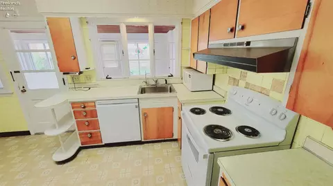 Kitchen - 821 Seneca Ave, Huron, OH 44839 photo 2 of 2