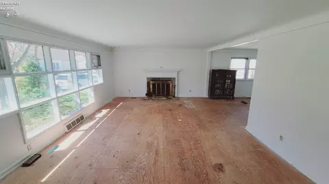 Living - 821 Seneca Ave, Huron, OH 44839 photo 1 of 1