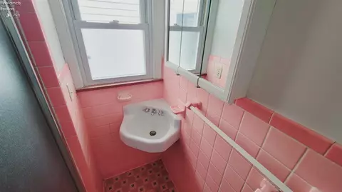 Bath - 821 Seneca Ave, Huron, OH 44839 photo 1 of 2