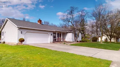 608 Kennedy Dr, Willard, OH 44890