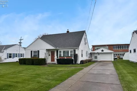 605 Clinton St, Port Clinton, OH 43452