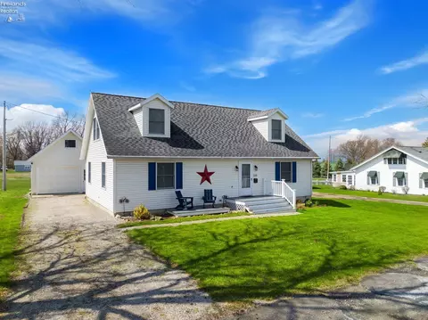 528 N Hillcrest Dr, Marblehead, OH 43440