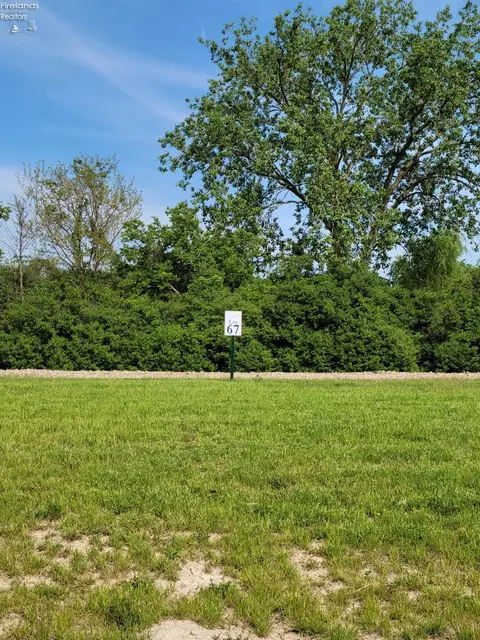 2250 S Harbor Dr, Marblehead, OH 43440